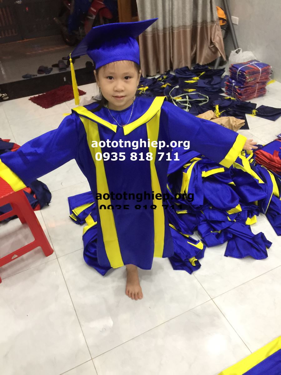 Áo tốt nghiệp mầm non M05